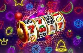 Cash777 mobile app interface and live dealer tables
